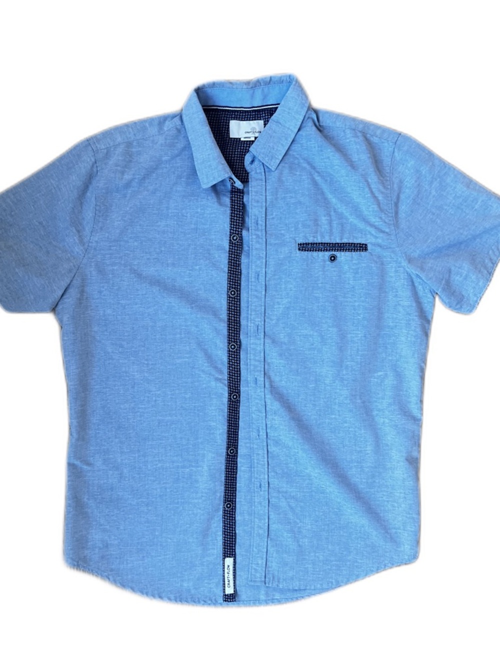 Light Blue Craft + Flow Short-Sleeve Button Up Shirt with Contrast Trim Casual
